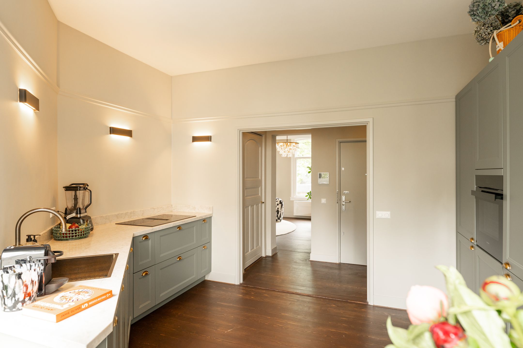 Stylishly Renovated Apartment with Boutique Hotel Vibe in Amsterdam Oud-Zuid — 9