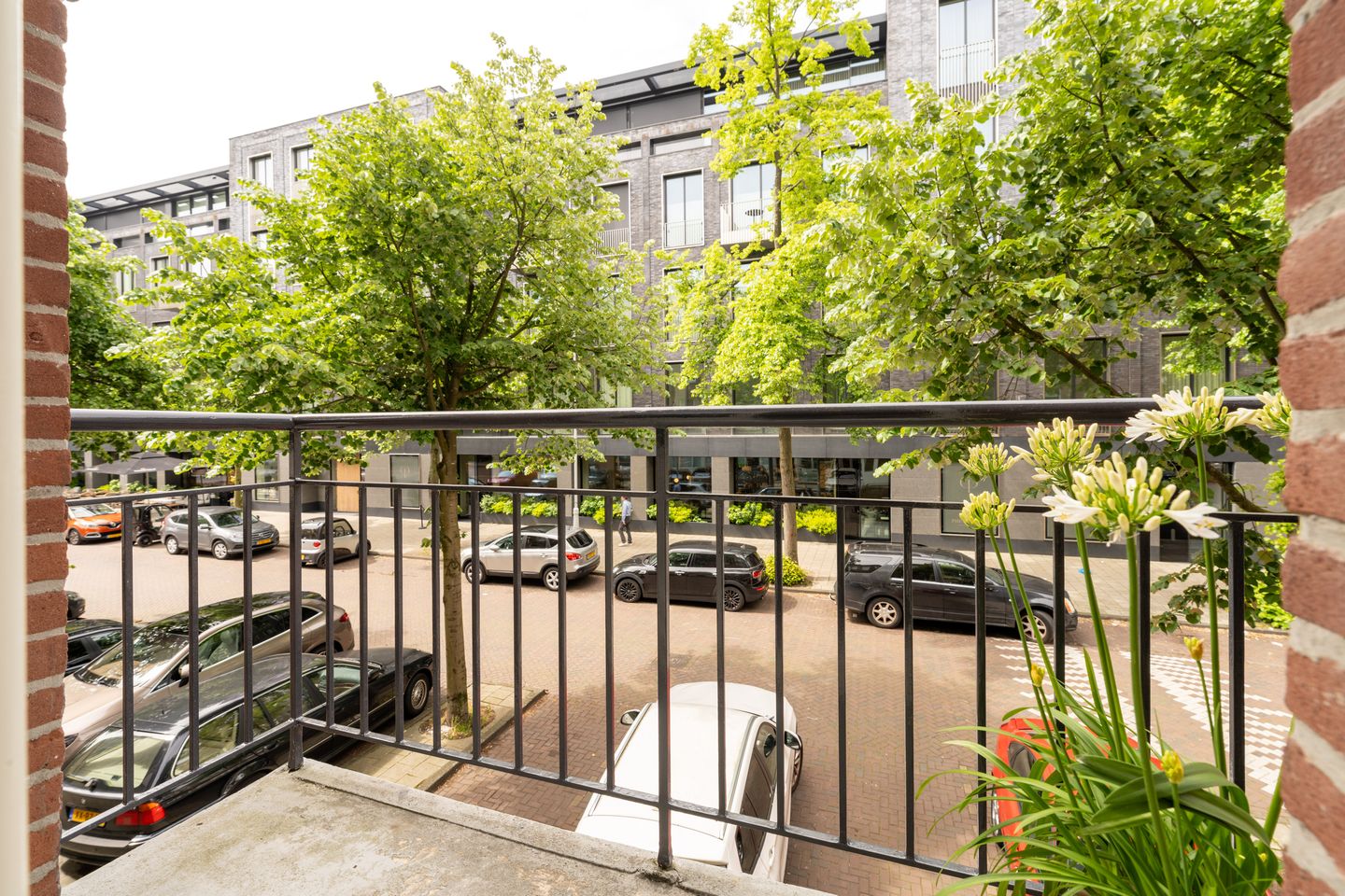 Stylishly Renovated Apartment with Boutique Hotel Vibe in Amsterdam Oud-Zuid — 25