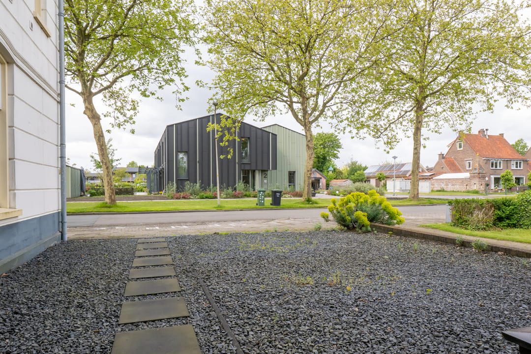 Luxury finished detached bay window home in Niedorp center — 11