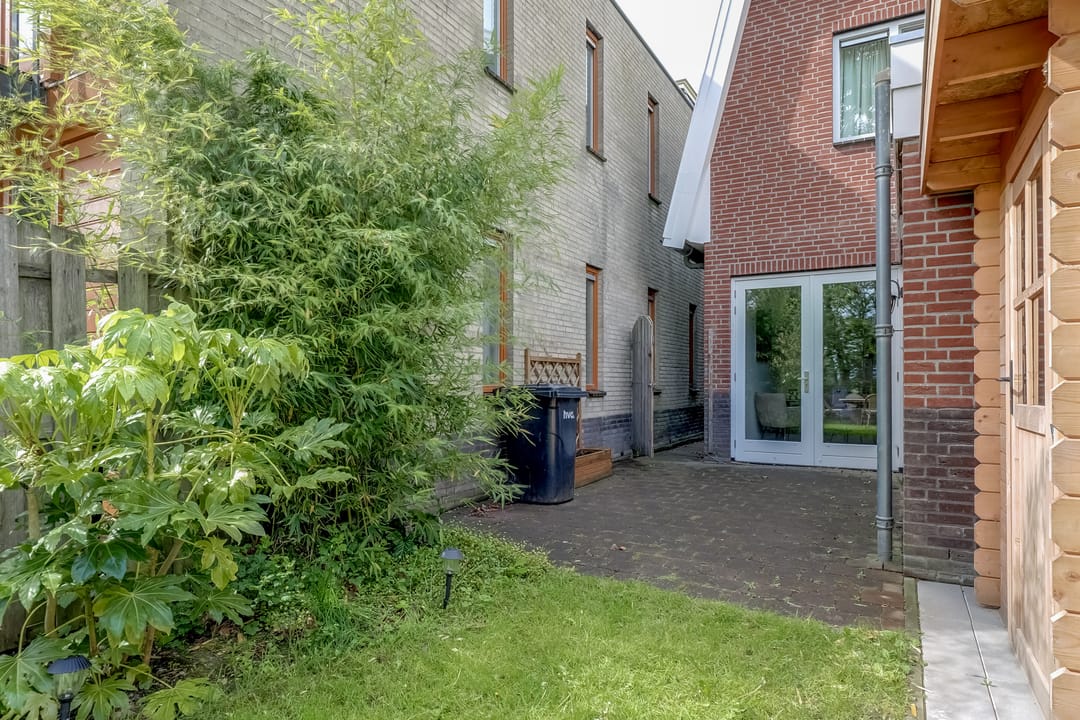 Luxury finished detached bay window home in Niedorp center — 16
