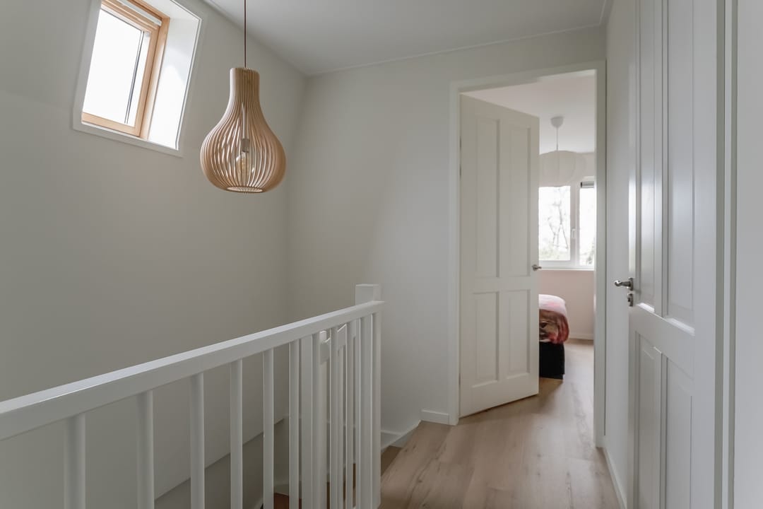 Luxury finished detached bay window home in Niedorp center — 32