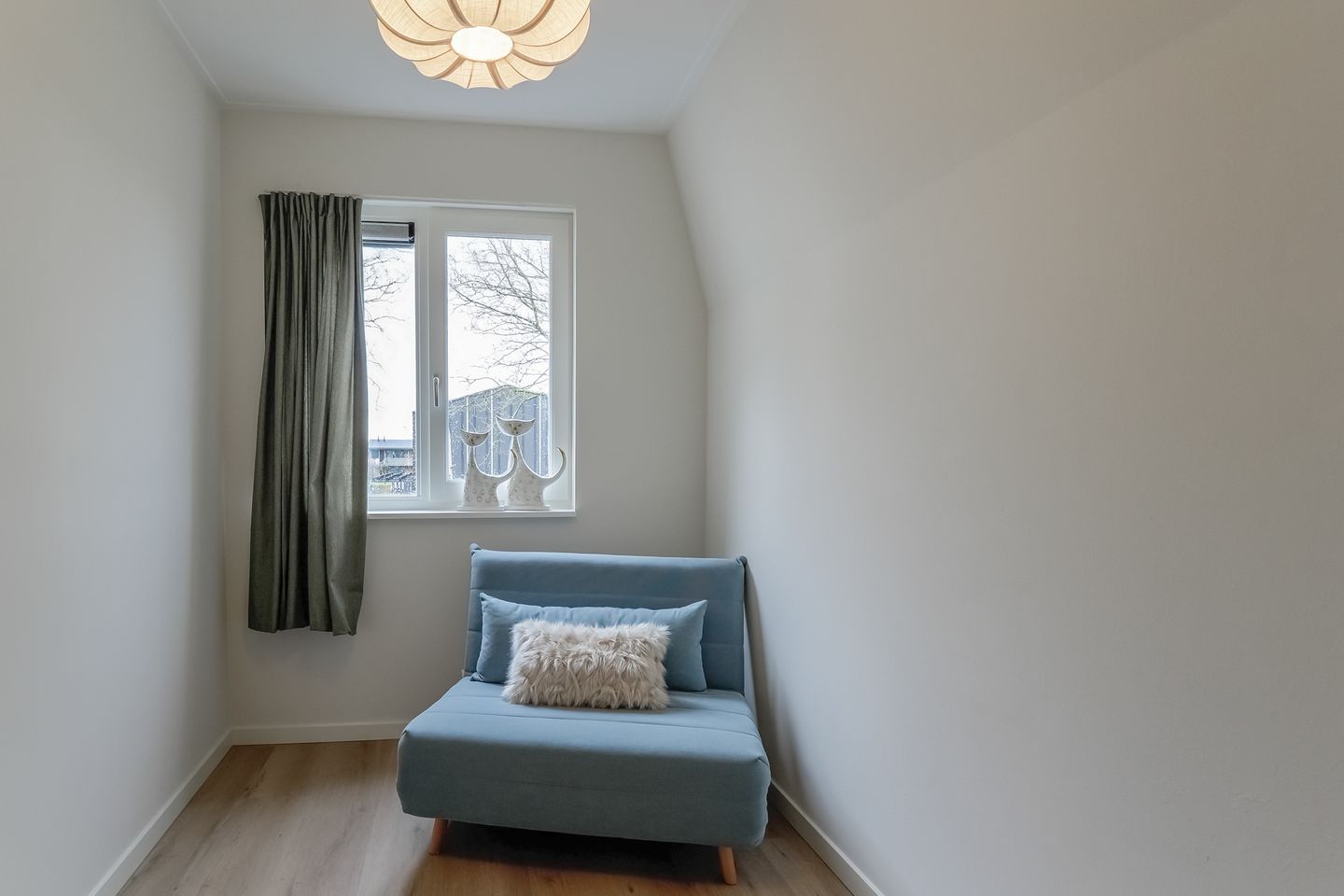 Luxury finished detached bay window home in Niedorp center — 34