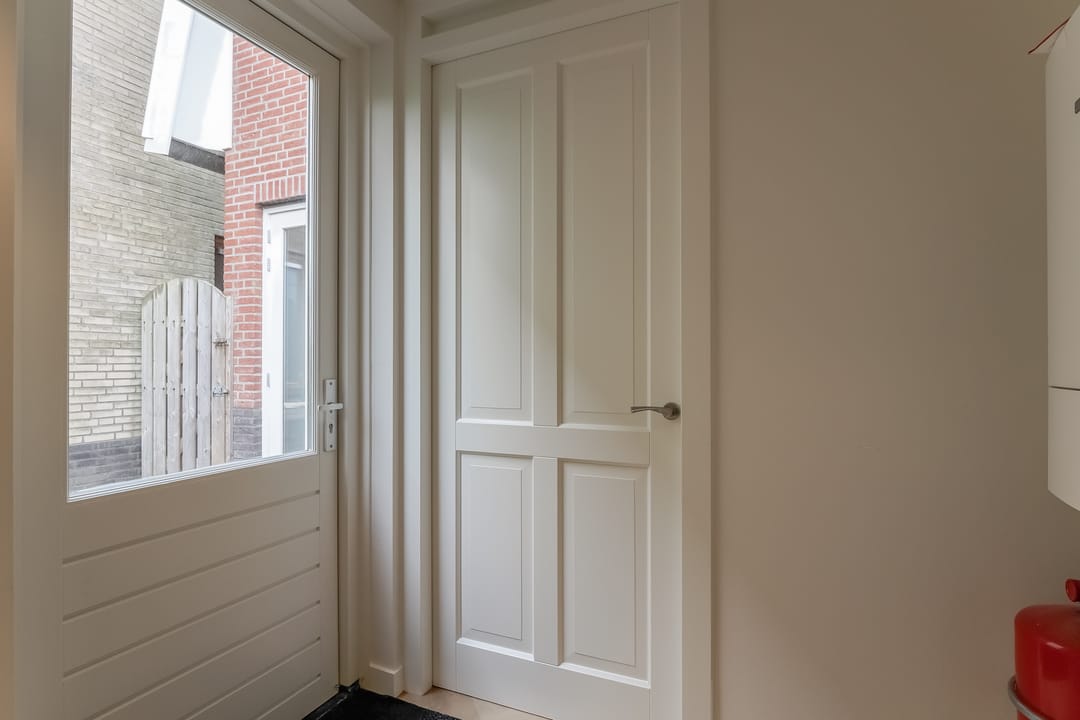 Luxury finished detached bay window home in Niedorp center — 31