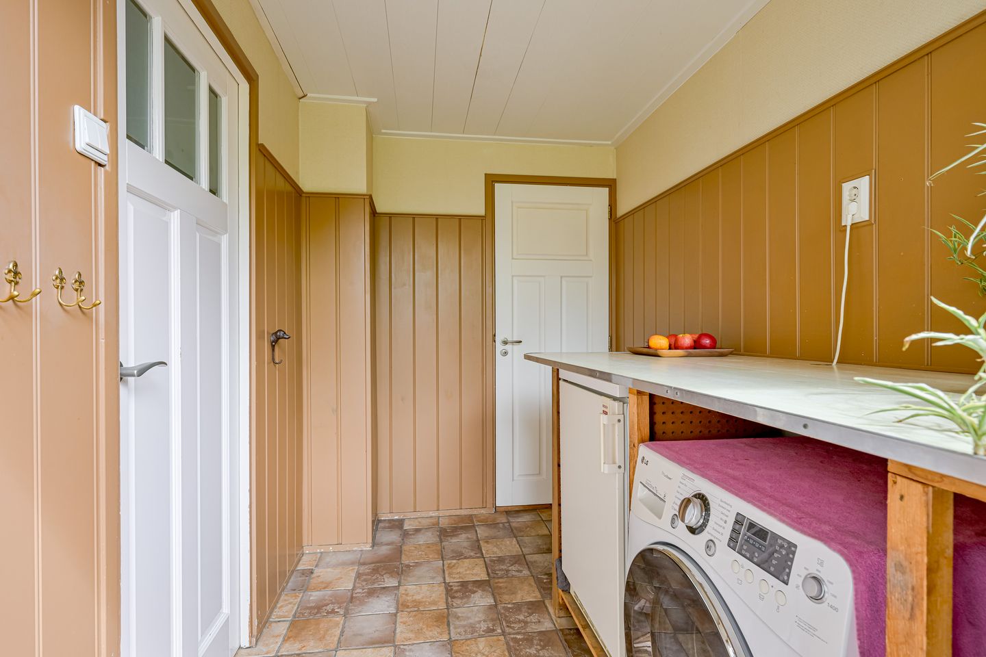 Detached Bungalow with Countryside Views and Home Office Potential — 29