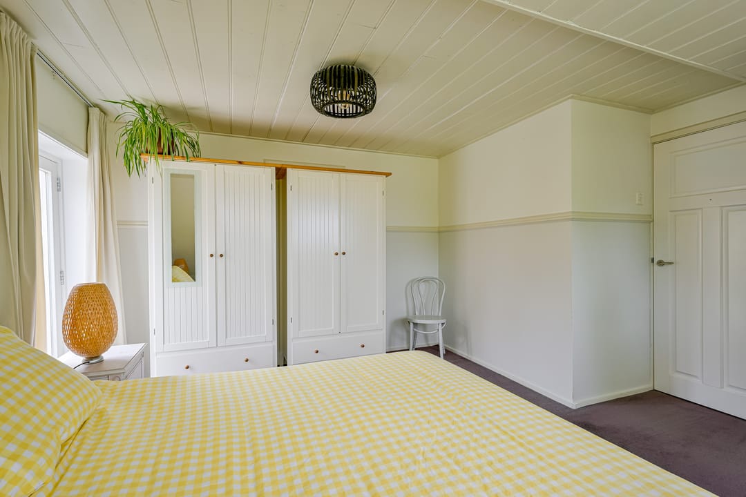Detached Bungalow with Countryside Views and Home Office Potential — 38