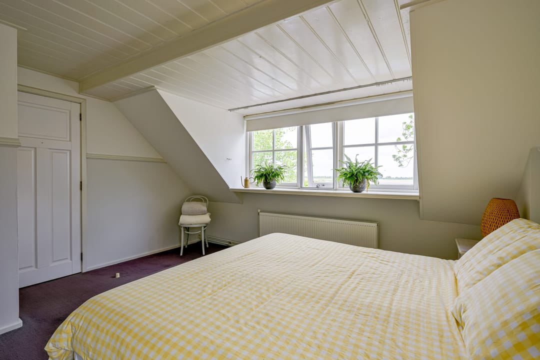 Detached Bungalow with Countryside Views and Home Office Potential — 37