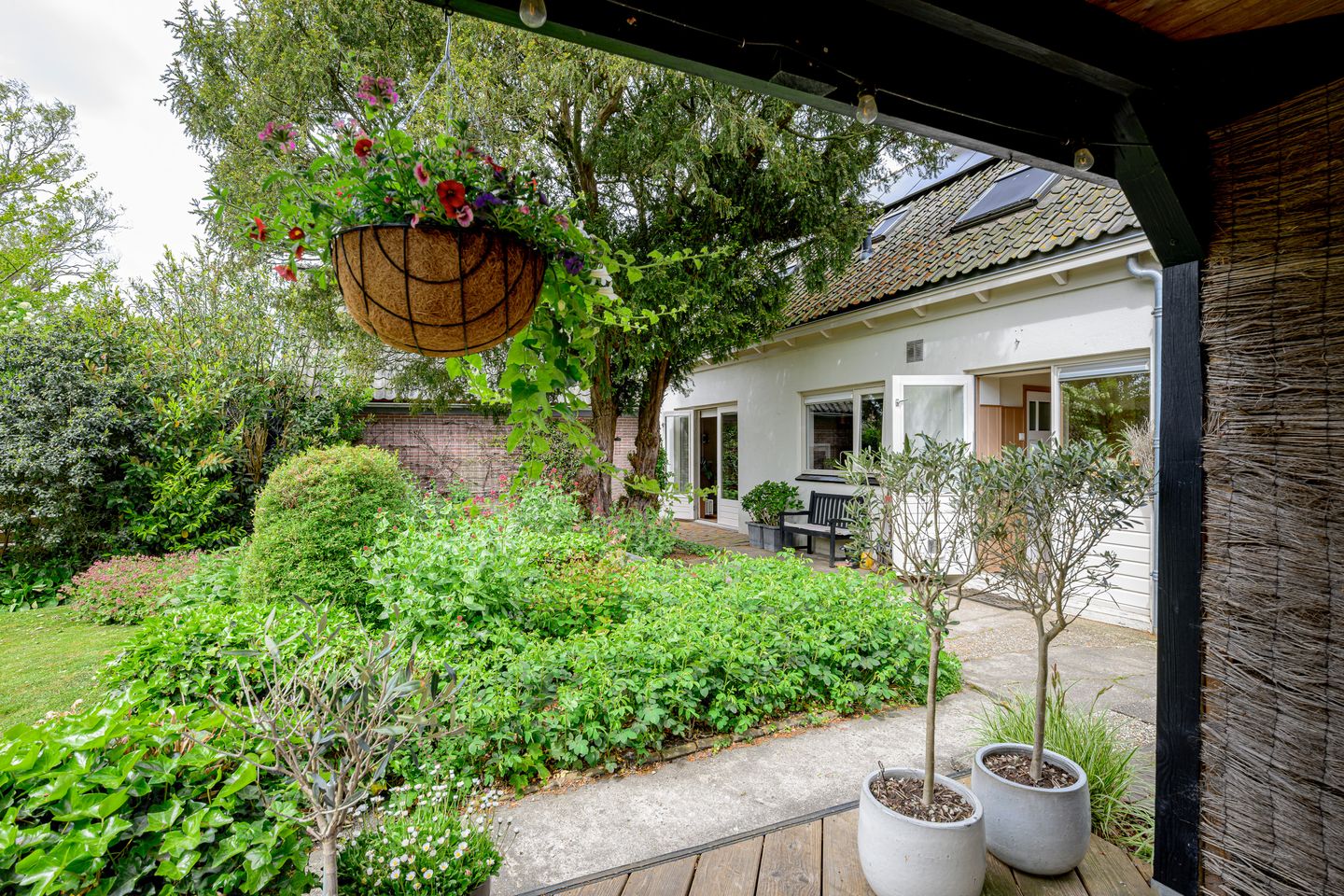 Detached Bungalow with Countryside Views and Home Office Potential — 25
