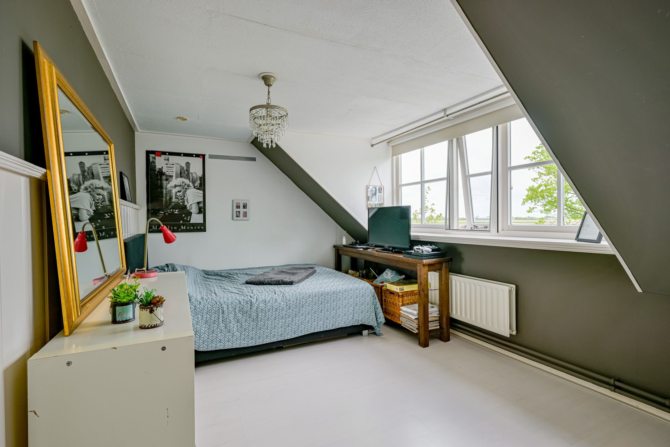 Detached Bungalow with Countryside Views and Home Office Potential — 39