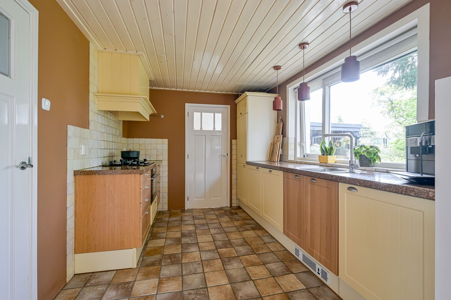 Detached Bungalow with Countryside Views and Home Office Potential — 10