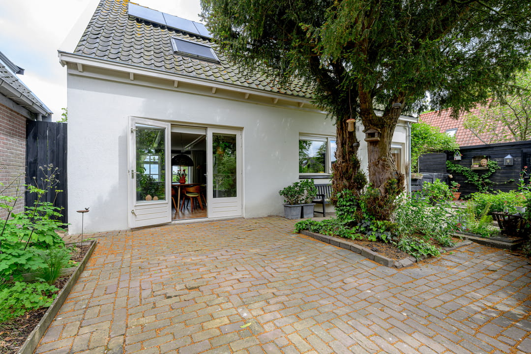 Detached Bungalow with Countryside Views and Home Office Potential — 17