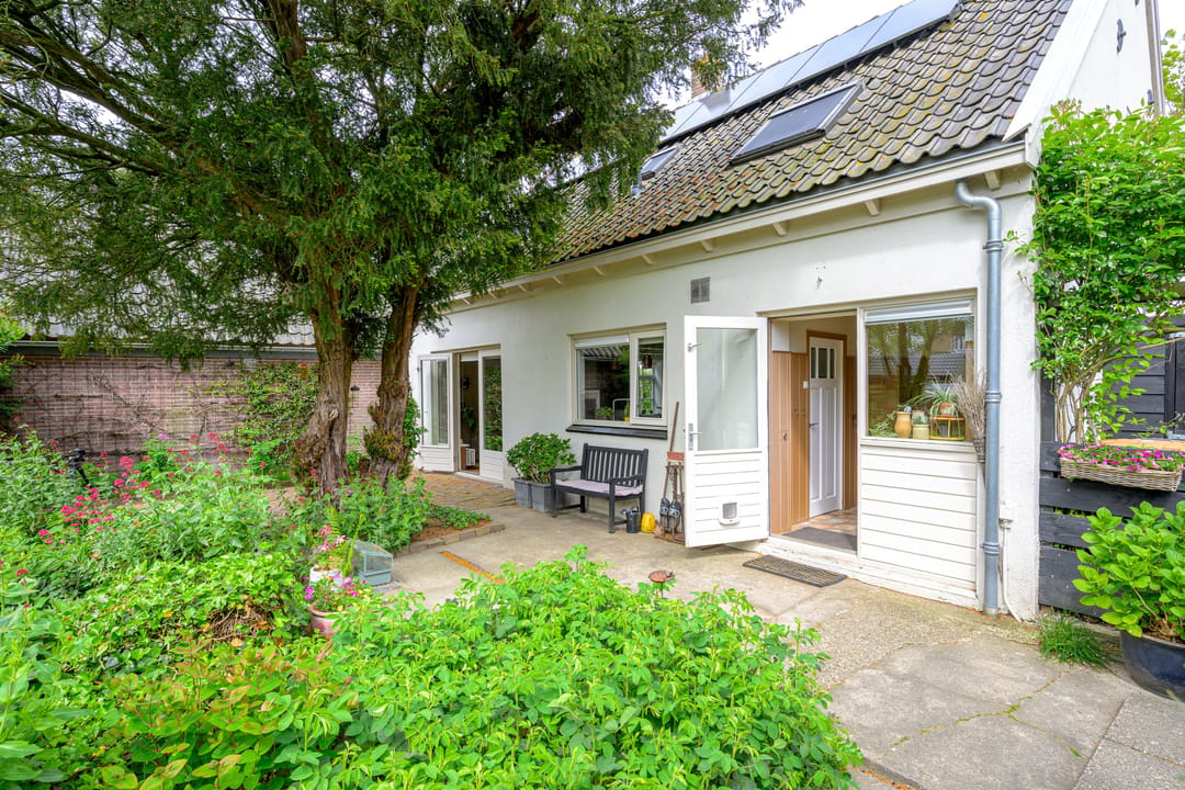 Detached Bungalow with Countryside Views and Home Office Potential — 26