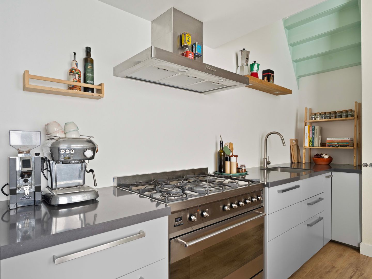 Well-Maintained Terraced Home with City Garden in Lombok — 14