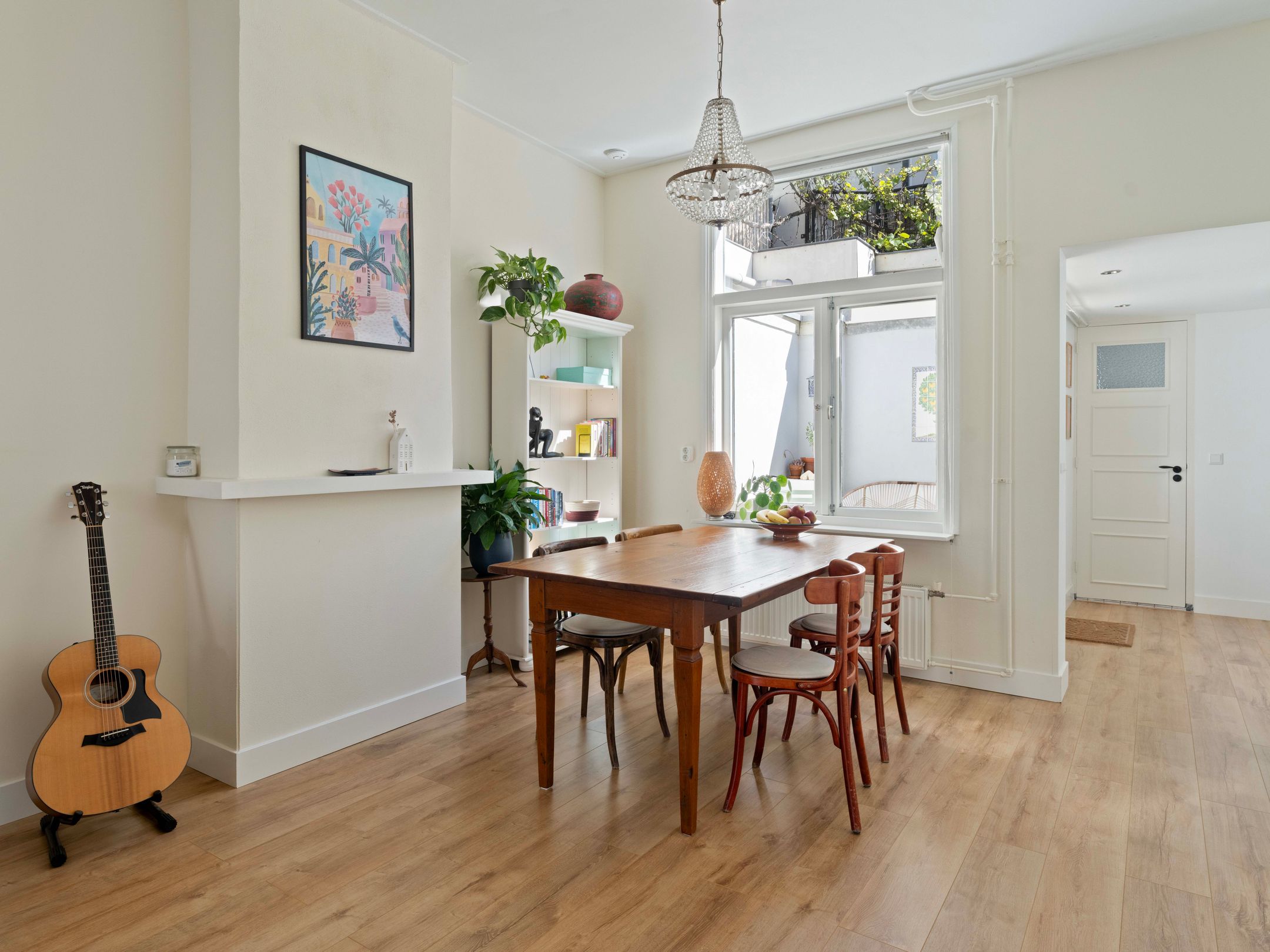 Well-Maintained Terraced Home with City Garden in Lombok — 9