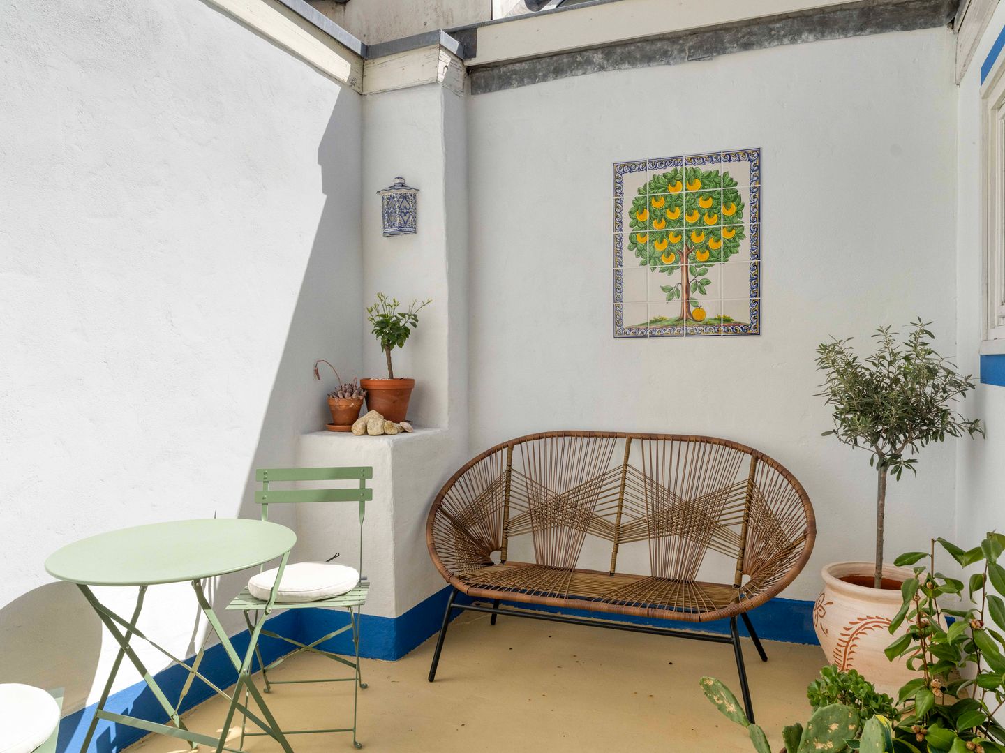 Well-Maintained Terraced Home with City Garden in Lombok — 20