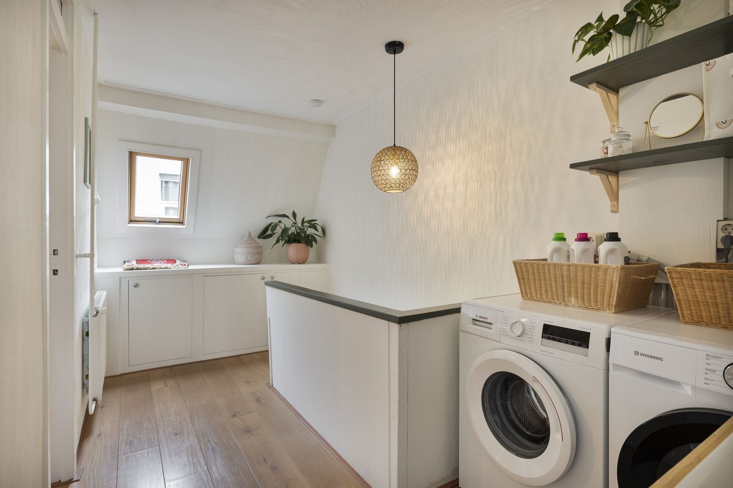 Well-Maintained Terraced Home with City Garden in Lombok — 25