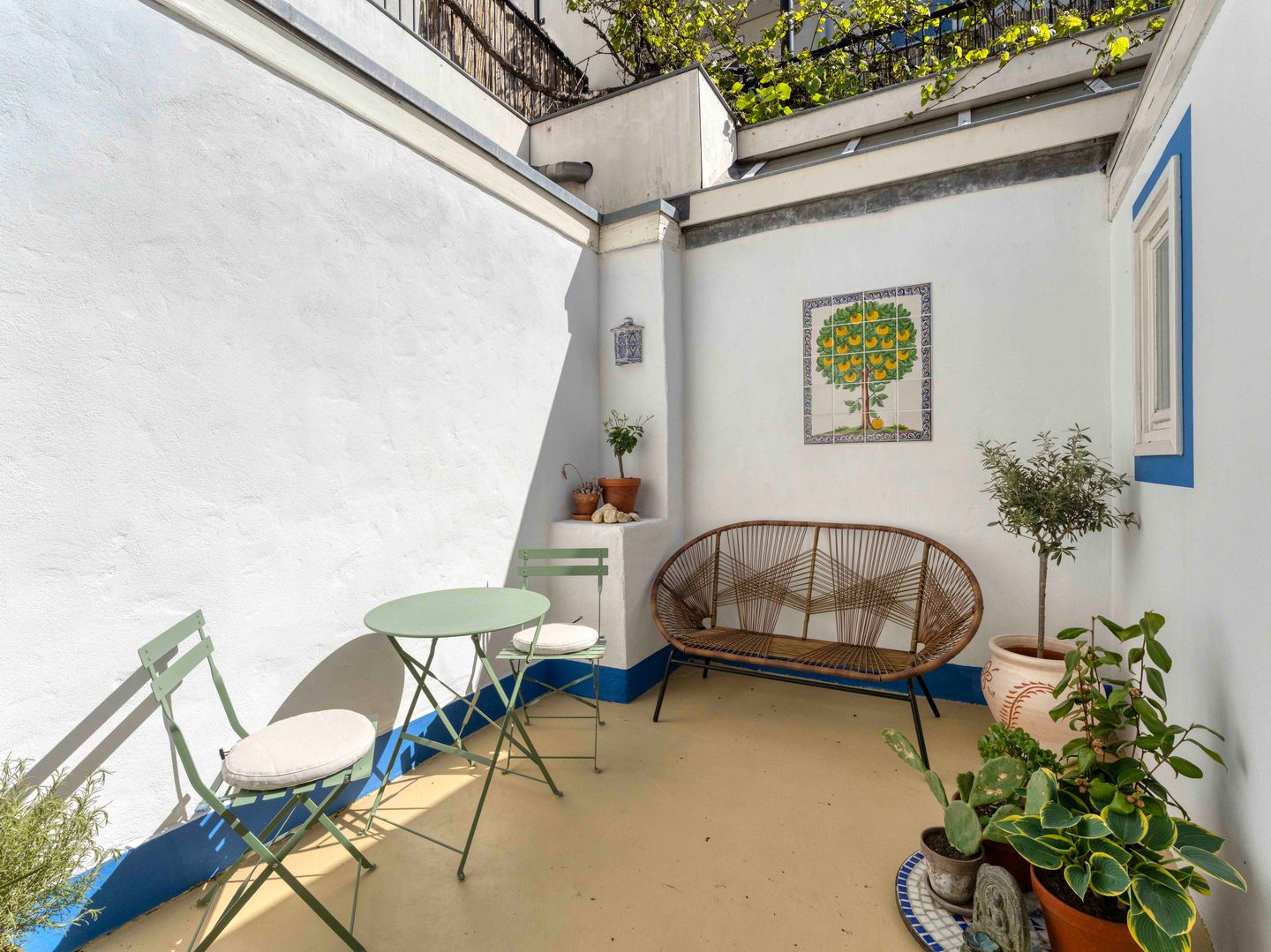 Well-Maintained Terraced Home with City Garden in Lombok — 19