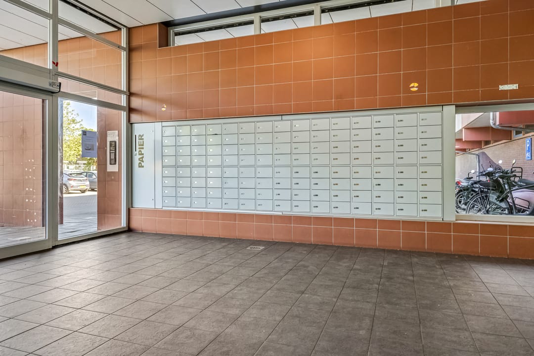 Photo 38 of Van der Hagenstraat 547