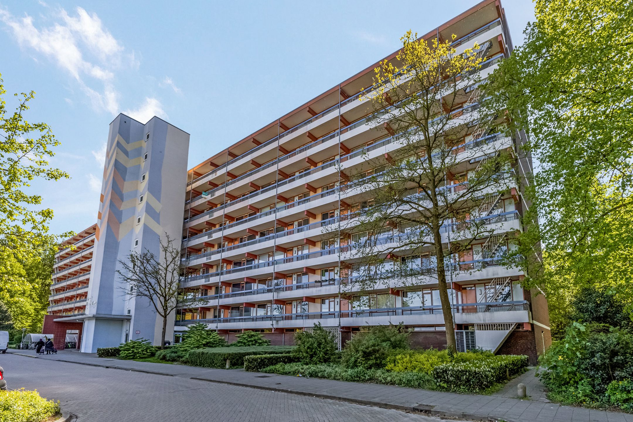Photo 42 of Van der Hagenstraat 547