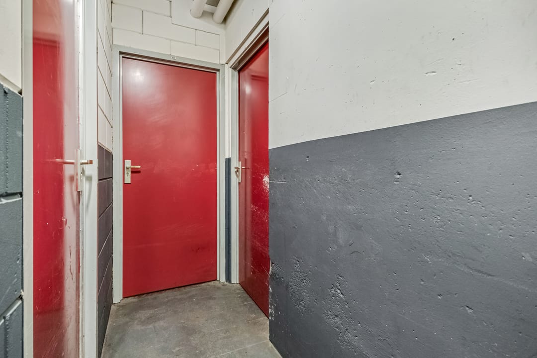 Photo 41 of Van der Hagenstraat 547