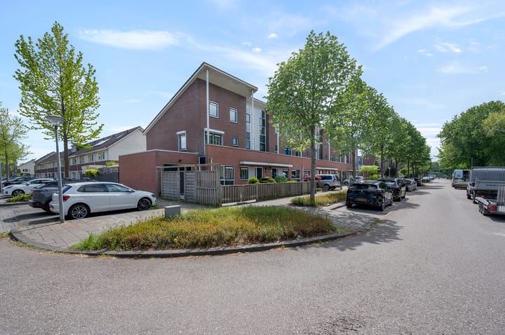 Foto 4 van A. Roland Holststraat 13