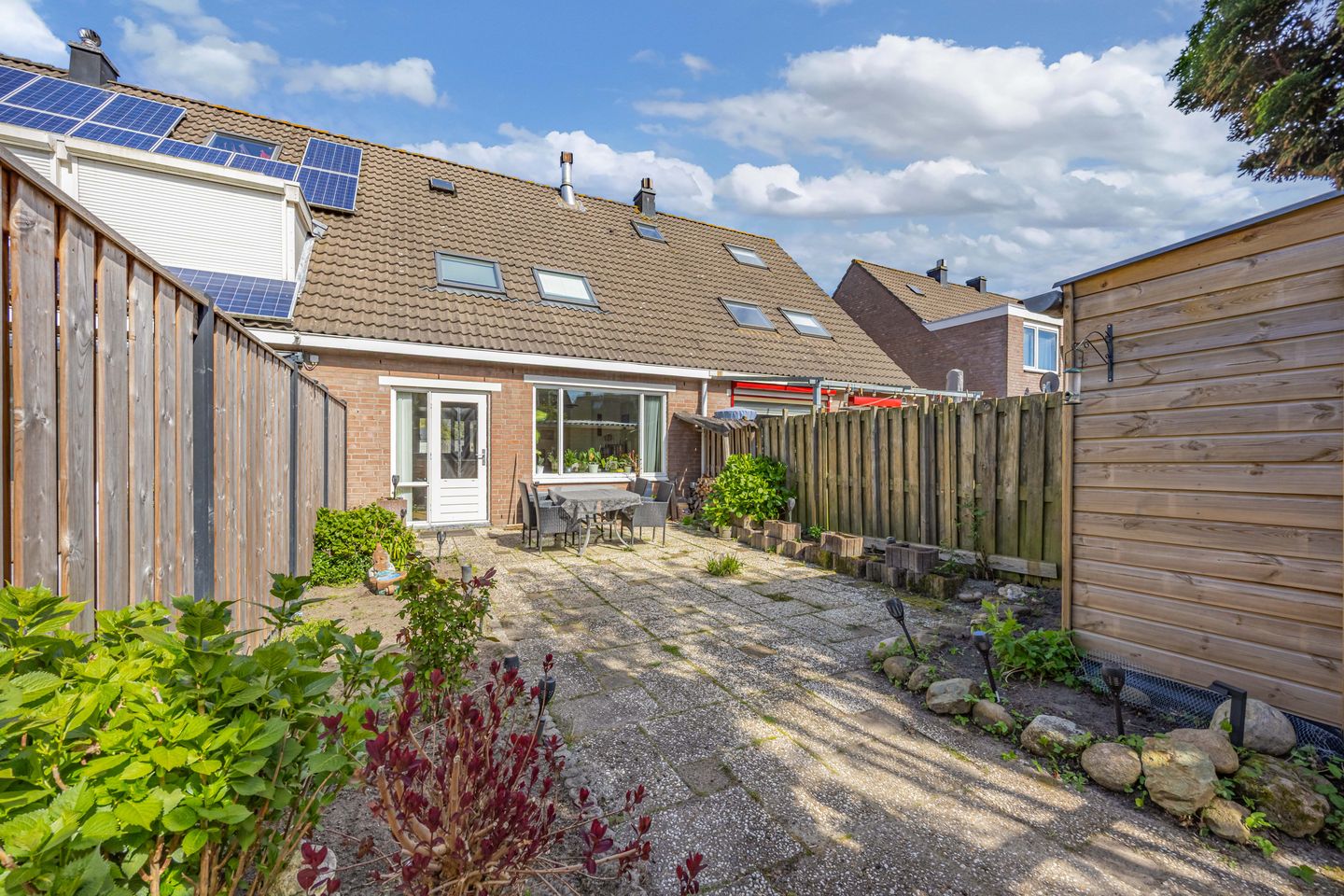 Spacious Family Home with Sunny Southwest Garden in Waterwijk — 29