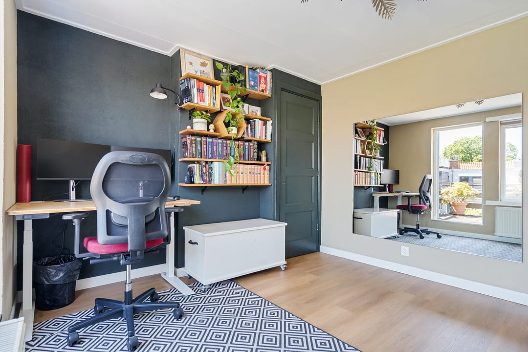 Charming 1930s Duplex Apartment with Private Entrance and Rooftop Terrace — 37
