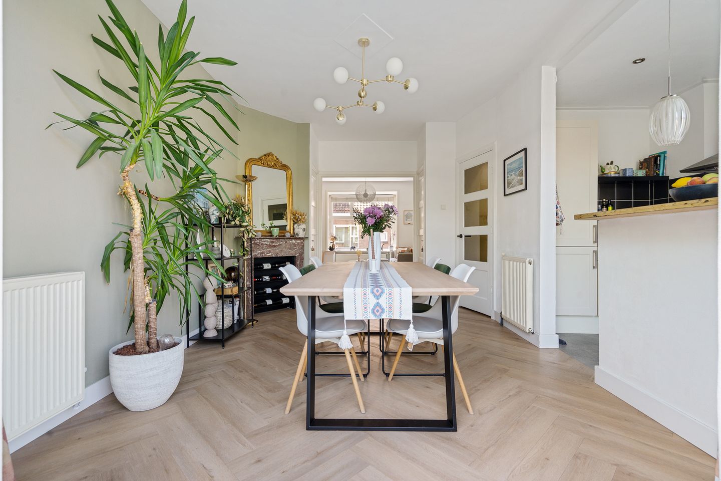 Charming 1930s Duplex Apartment with Private Entrance and Rooftop Terrace — 25