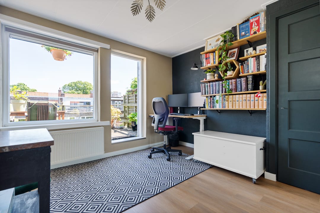 Charming 1930s Duplex Apartment with Private Entrance and Rooftop Terrace — 38