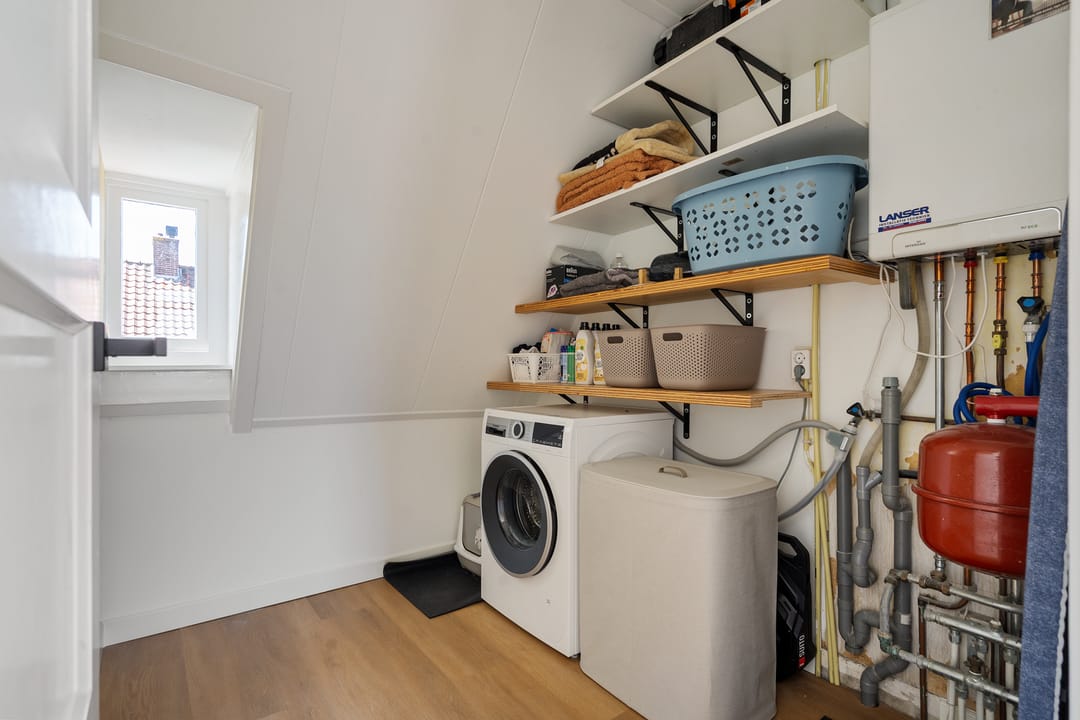 Charming 1930s Duplex Apartment with Private Entrance and Rooftop Terrace — 32