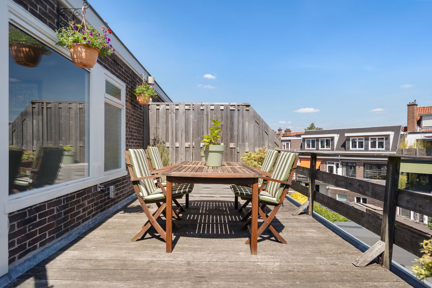 Charming 1930s Duplex Apartment with Private Entrance and Rooftop Terrace — 40
