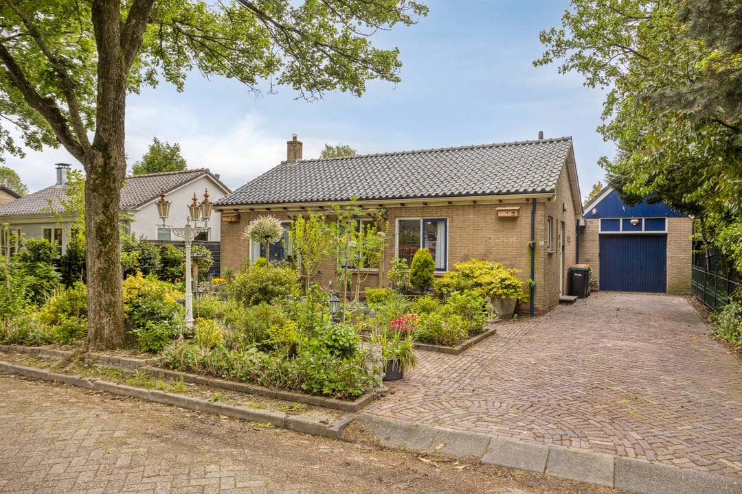 Photo 7 of Esdoornlaan 8