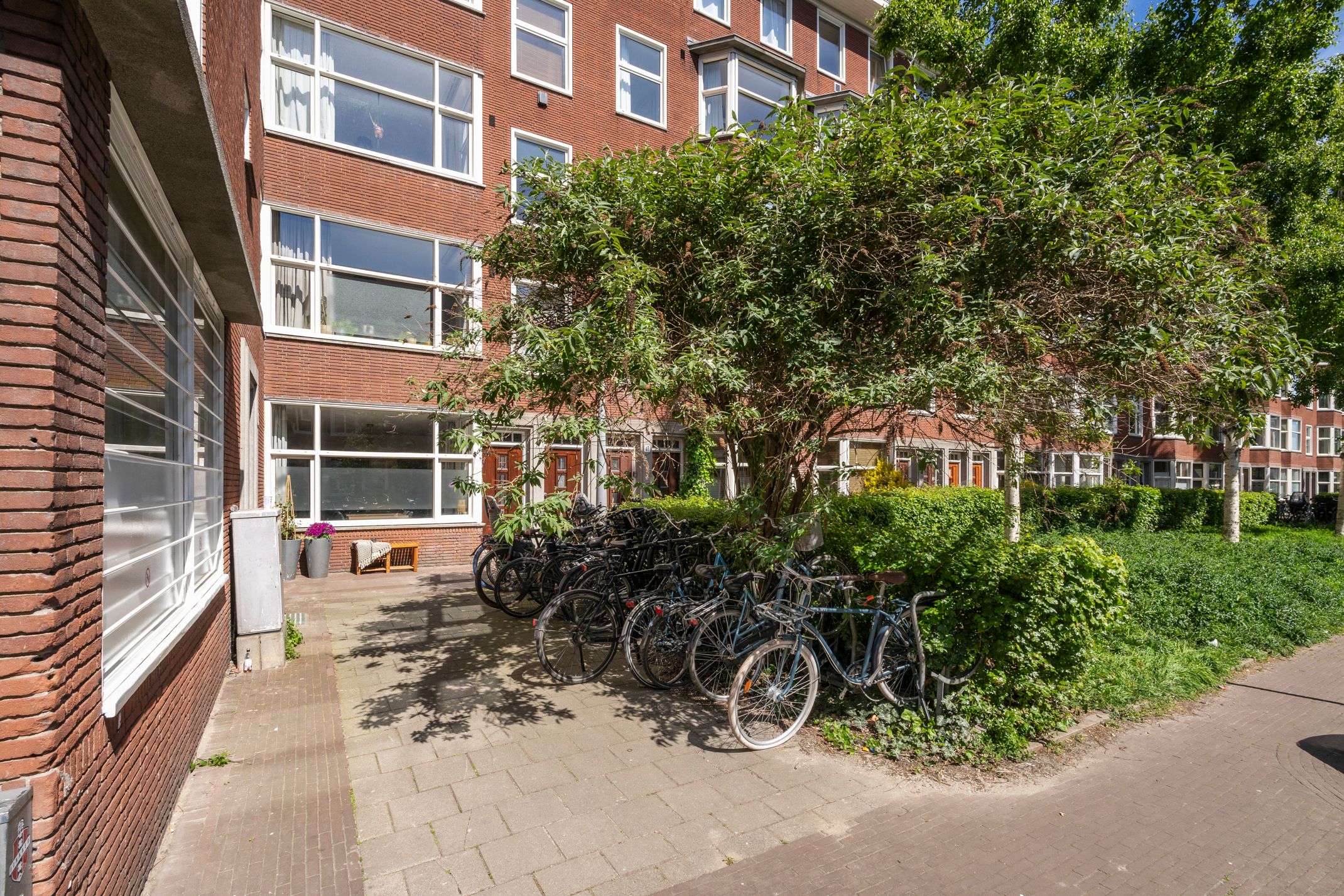 Photo 33 of Bloys van Treslongstraat 50-H