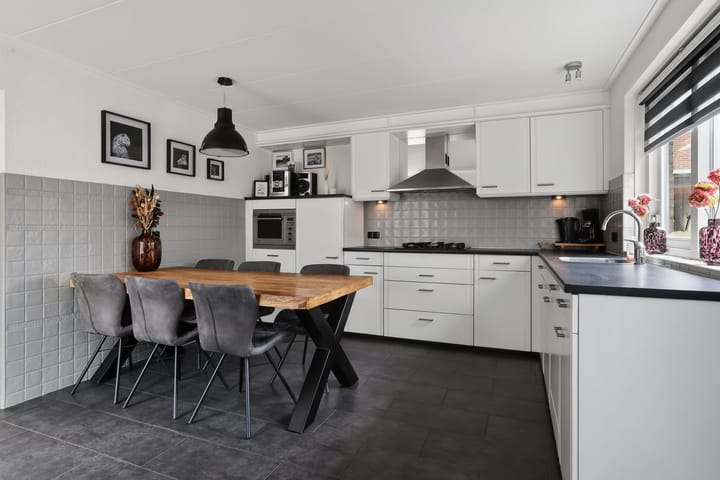 Photo 2 of Molenweg 8