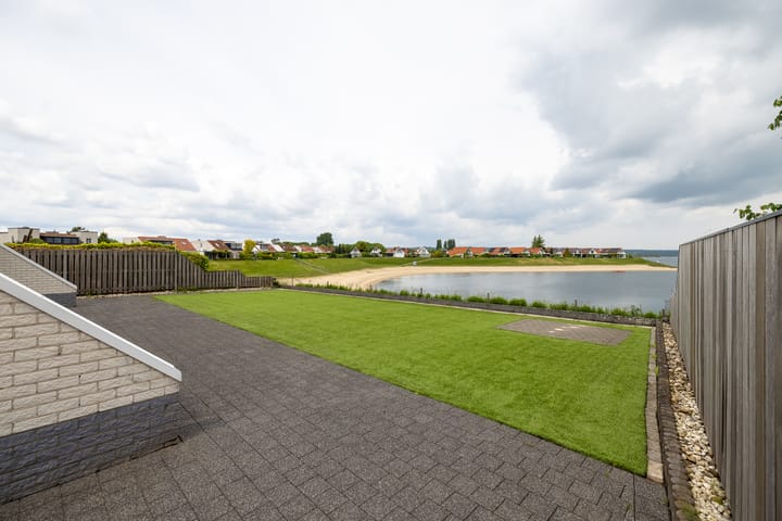Hoekwoning te koop: Zilvermeeuw 8, Lathum