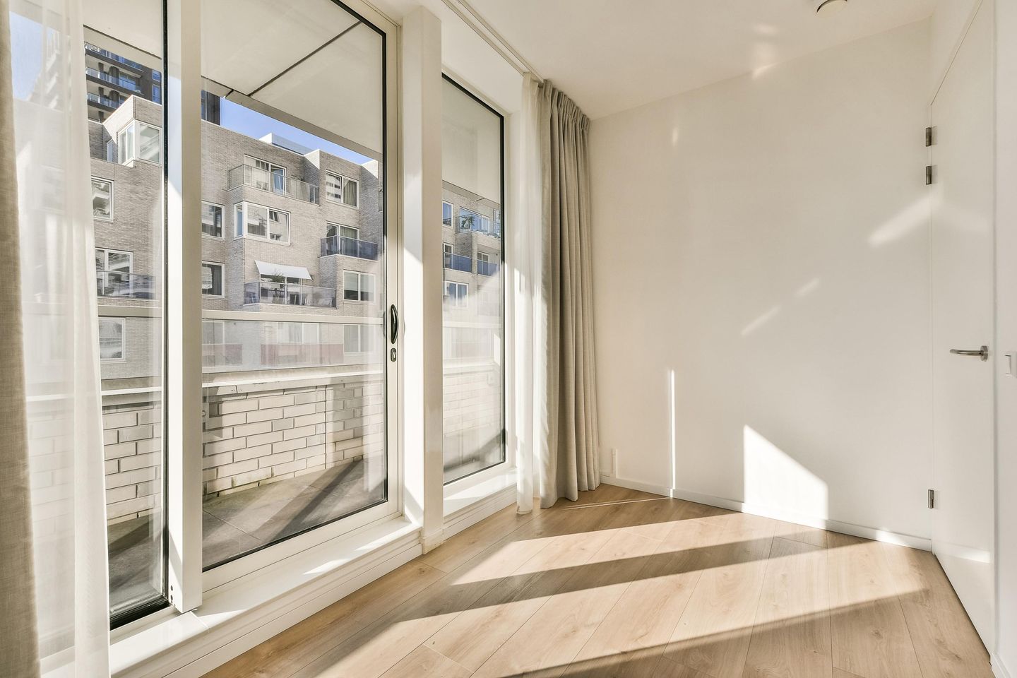 Photo 20 of Peter Schatstraat 97