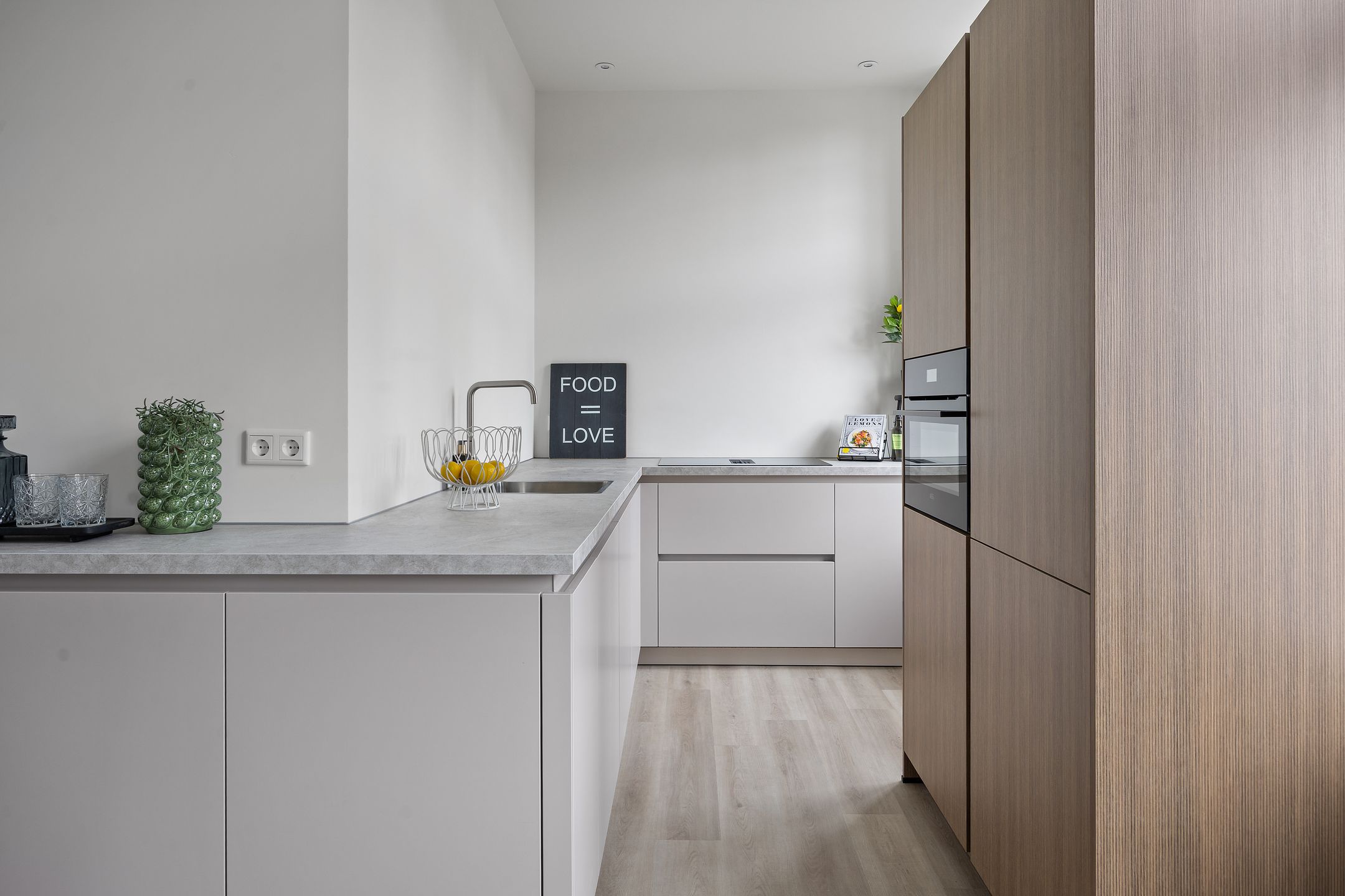 Photo 3 of Mr. van Coothstraat 31-E