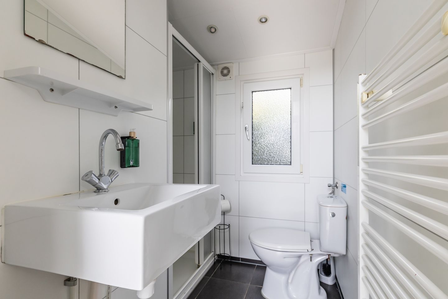 Photo 14 of Loverensestraat 11-A22