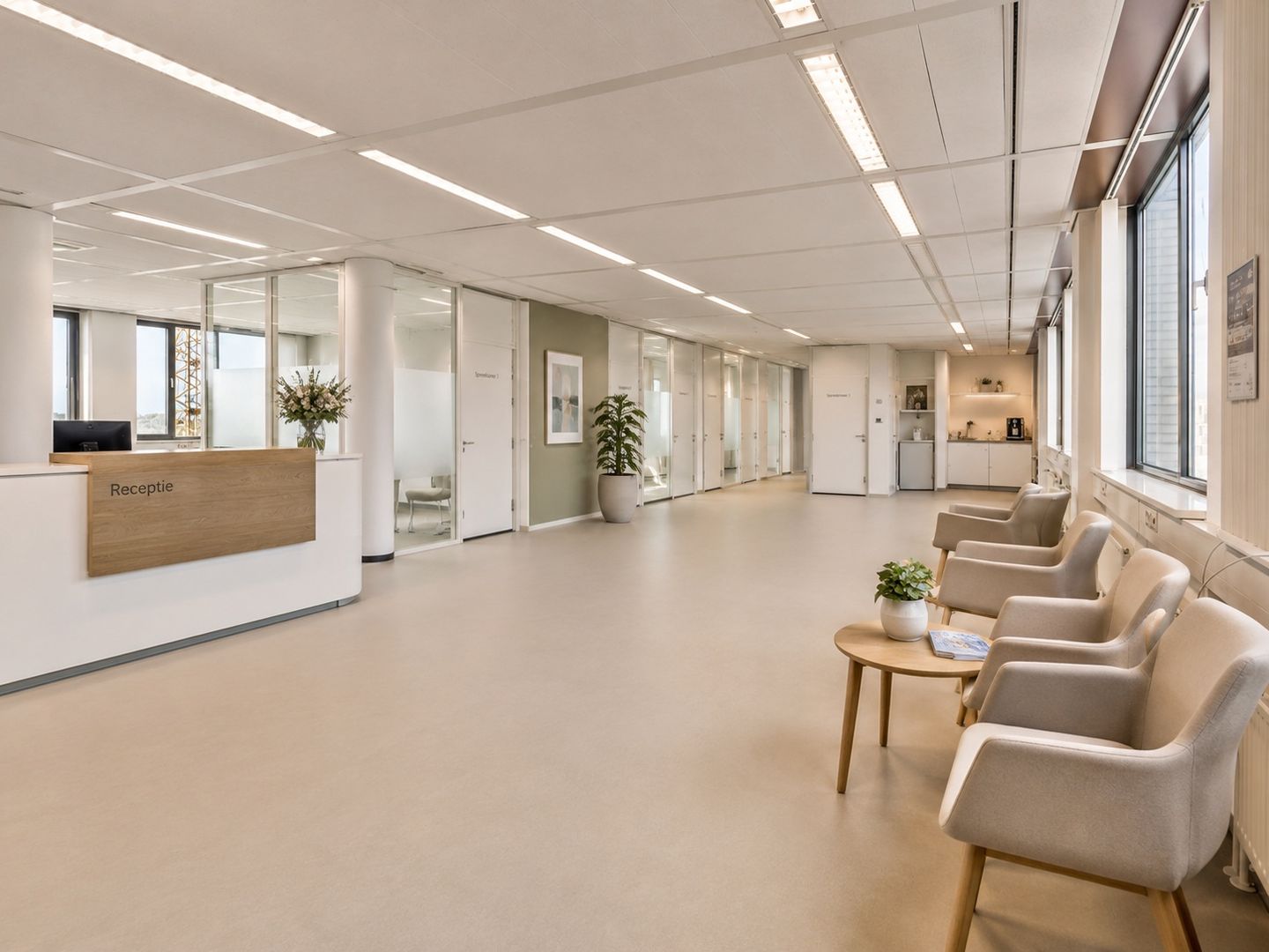 Bekijk foto 3 van Peter Vineloolaan 46-e