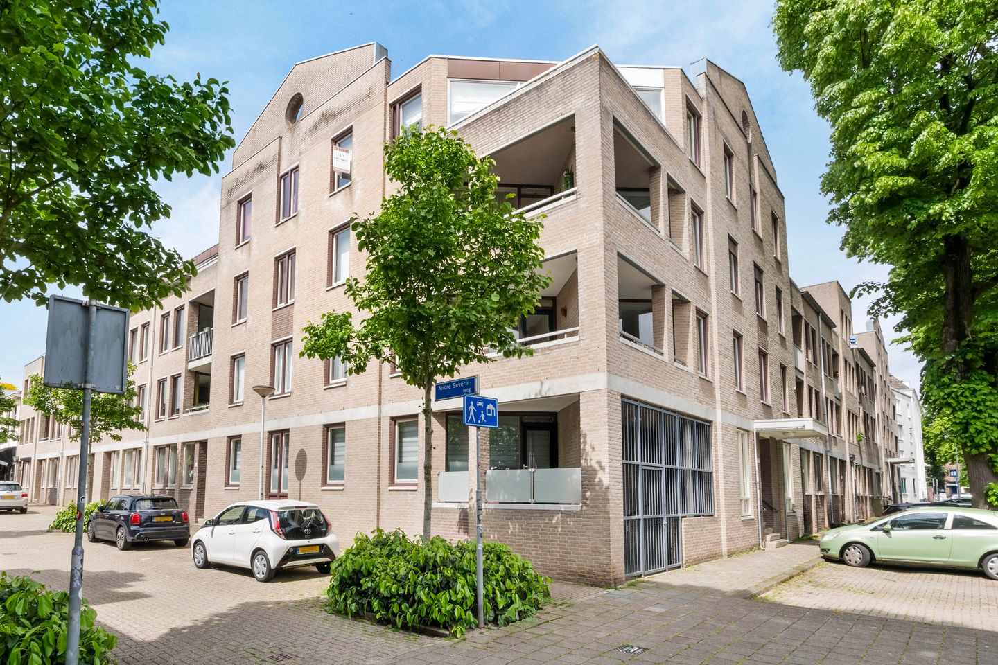 Foto 1 van Volksplein 92-A
