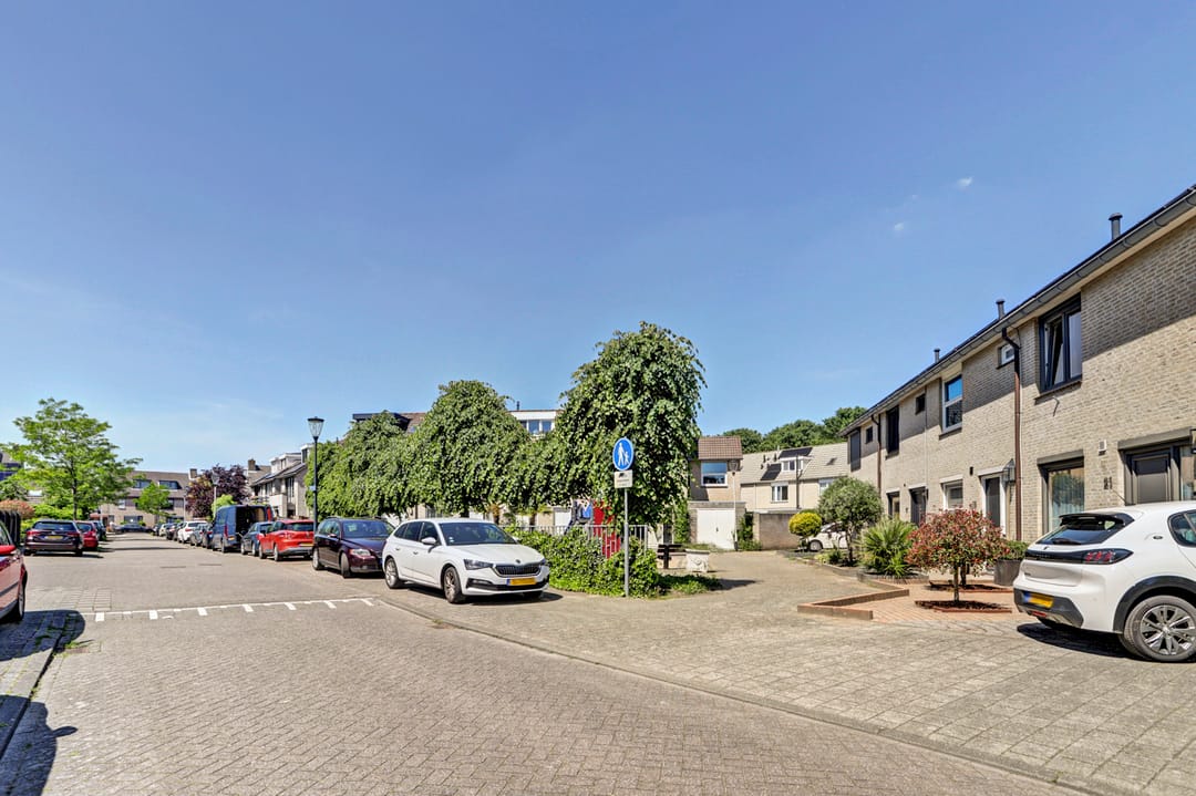 Spacious Terraced Home with A-Label Energy Rating in Family-Friendly Overkroeten — 38