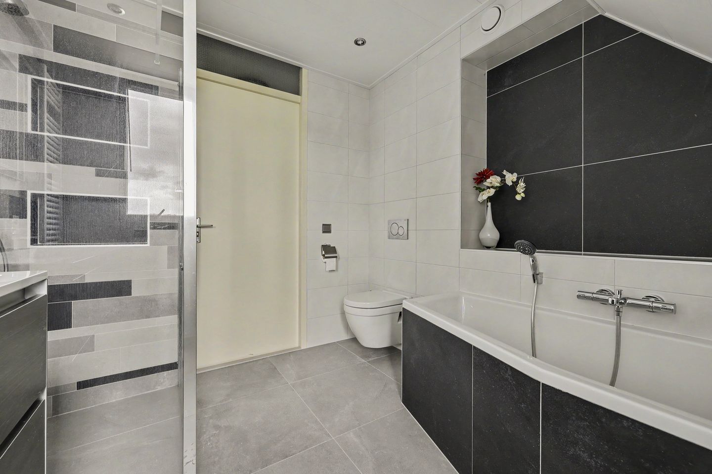 Photo 5 of Willem Alexanderstraat 8