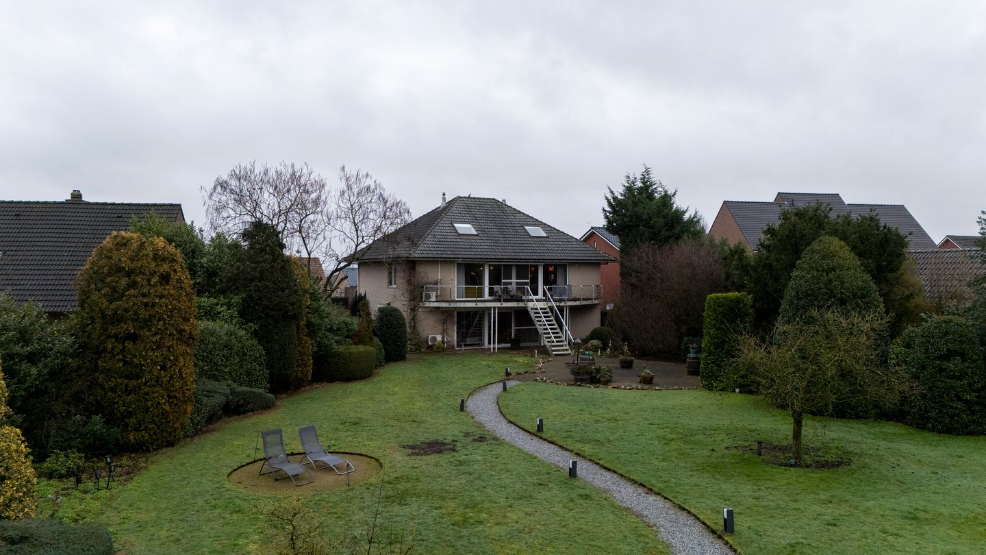 Luxury Villa with Wellness Facilities and Double Garage on Spacious Plot — 14