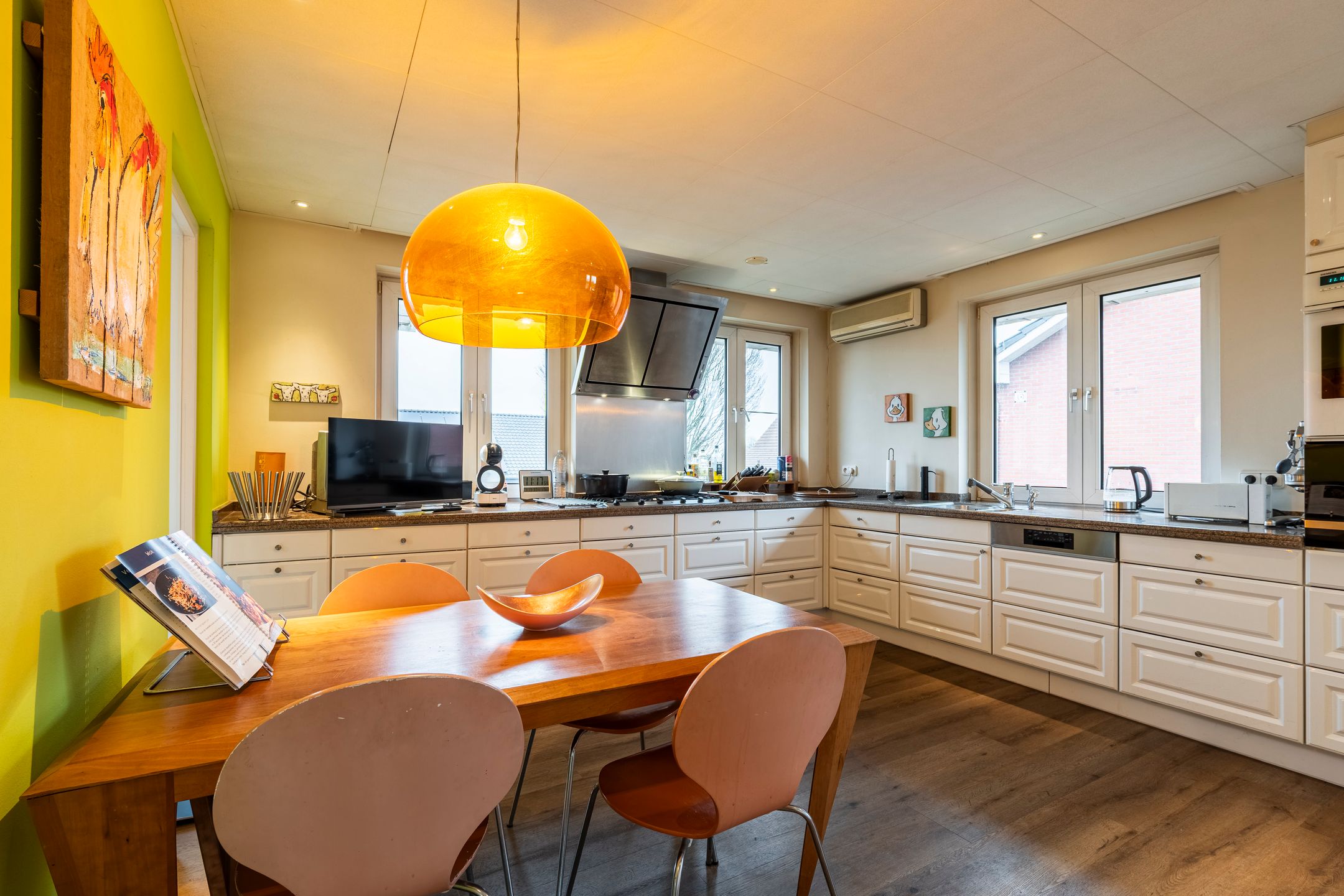 Luxury Villa with Wellness Facilities and Double Garage on Spacious Plot — 30