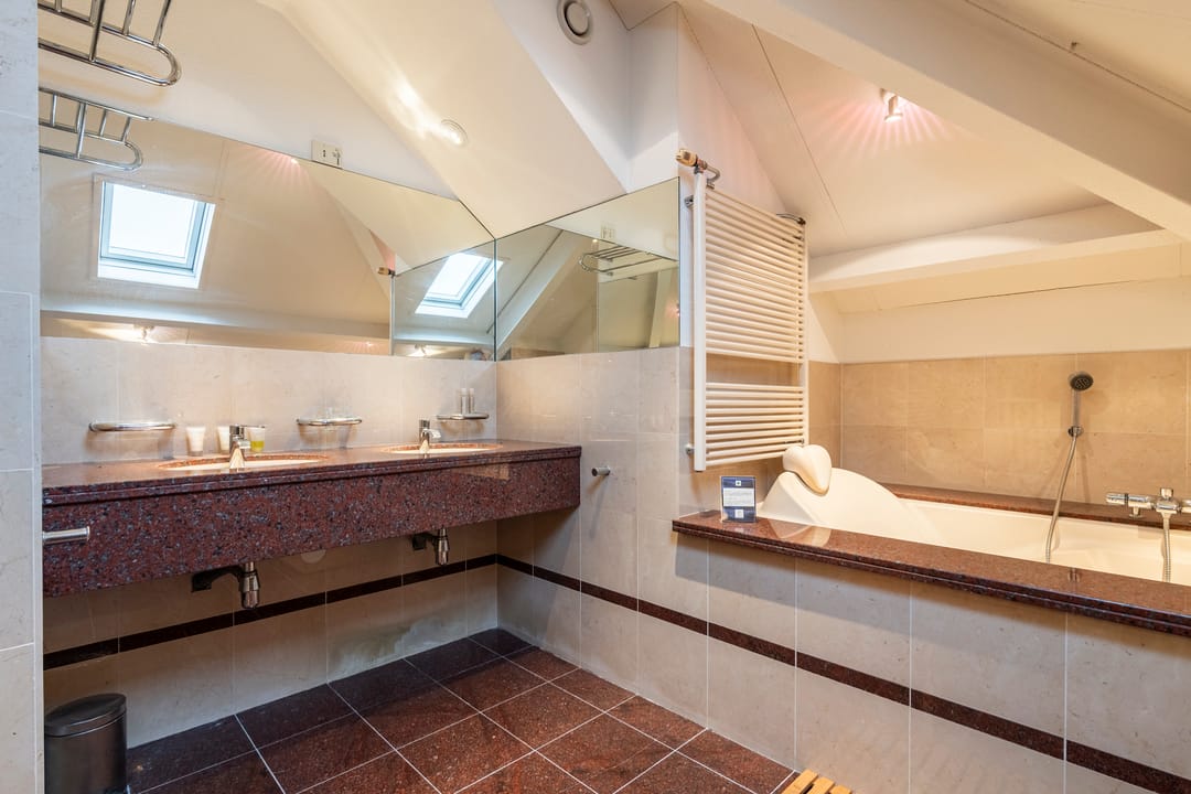 Luxury Villa with Wellness Facilities and Double Garage on Spacious Plot — 28