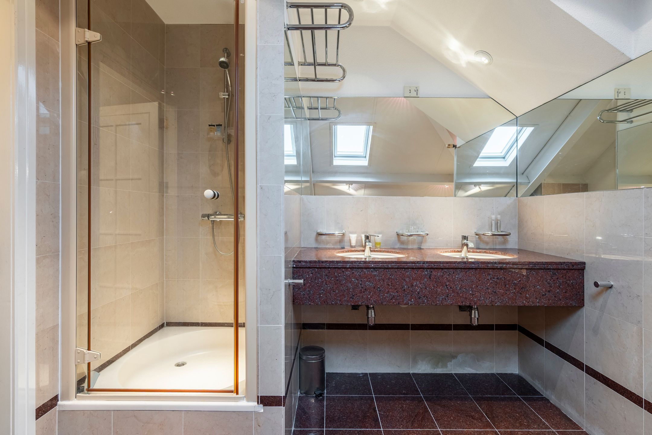 Luxury Villa with Wellness Facilities and Double Garage on Spacious Plot — 27