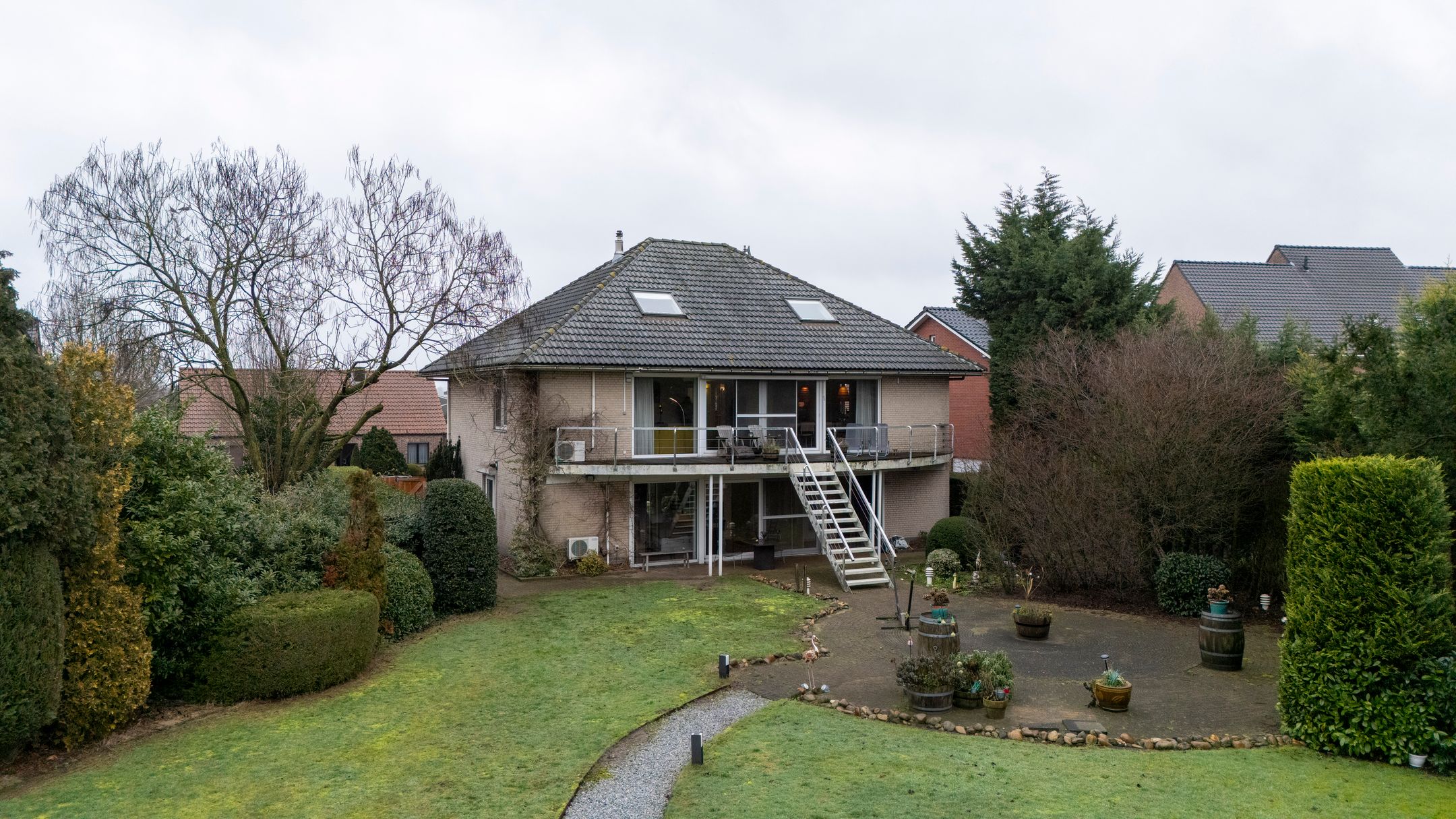 Luxury Villa with Wellness Facilities and Double Garage on Spacious Plot — 15