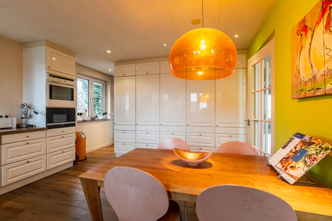 Luxury Villa with Wellness Facilities and Double Garage on Spacious Plot — 32