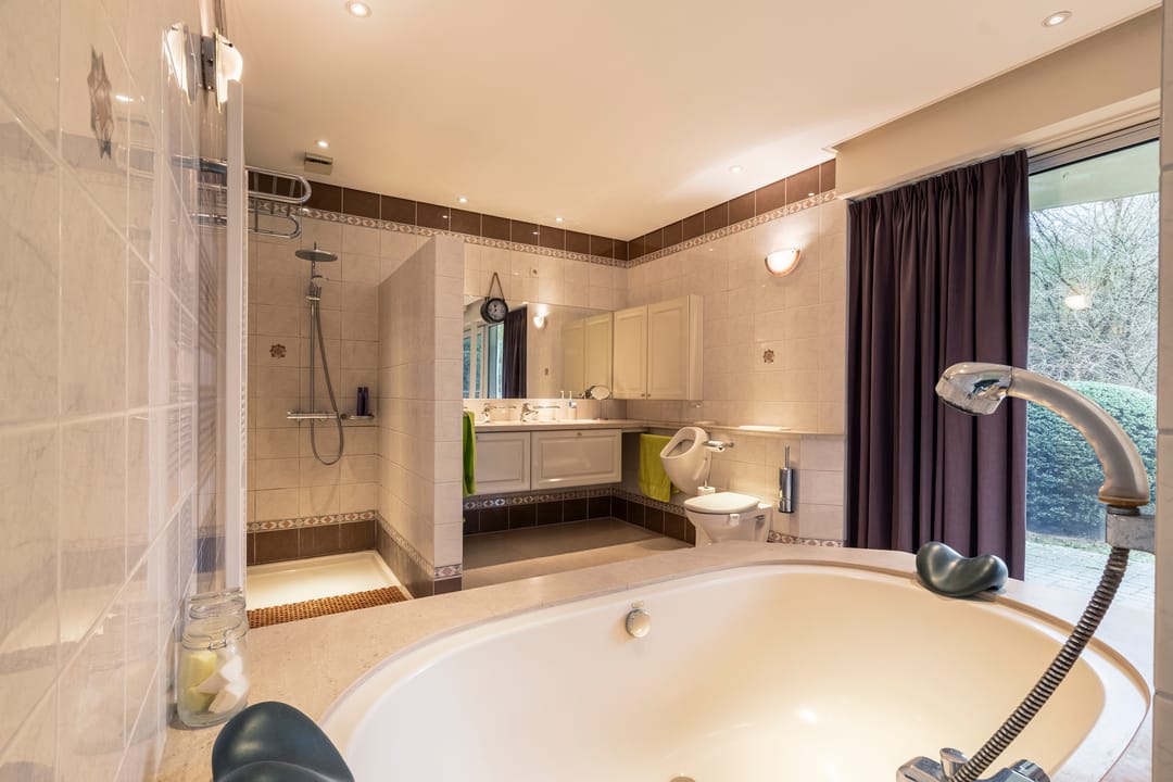 Luxury Villa with Wellness Facilities and Double Garage on Spacious Plot — 53