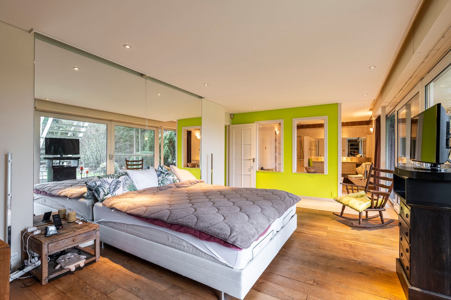 Luxury Villa with Wellness Facilities and Double Garage on Spacious Plot — 55