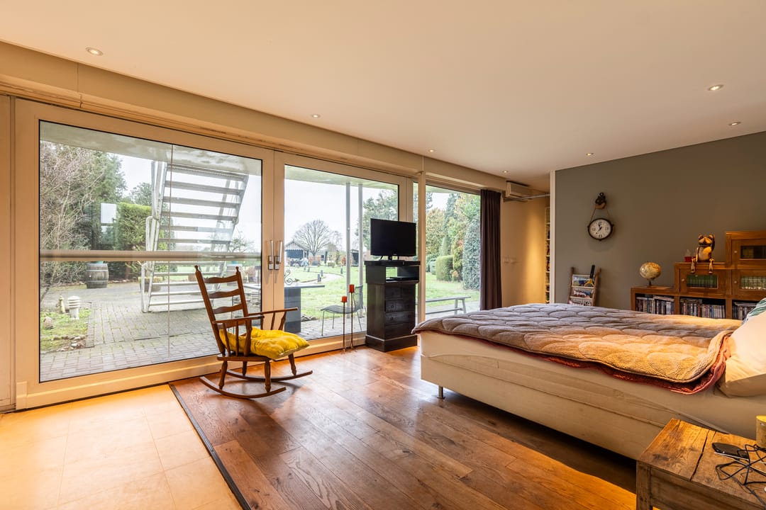 Luxury Villa with Wellness Facilities and Double Garage on Spacious Plot — 52